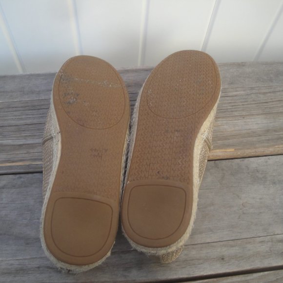 Michael Kors Slip Ons in Gold Pixie Kendricks Perforated Leather 7M - Picture 5 of 8